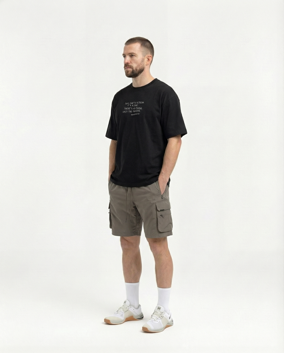 Sisyphus Relaxed Tee Black - Model 3/4 — Vue 2