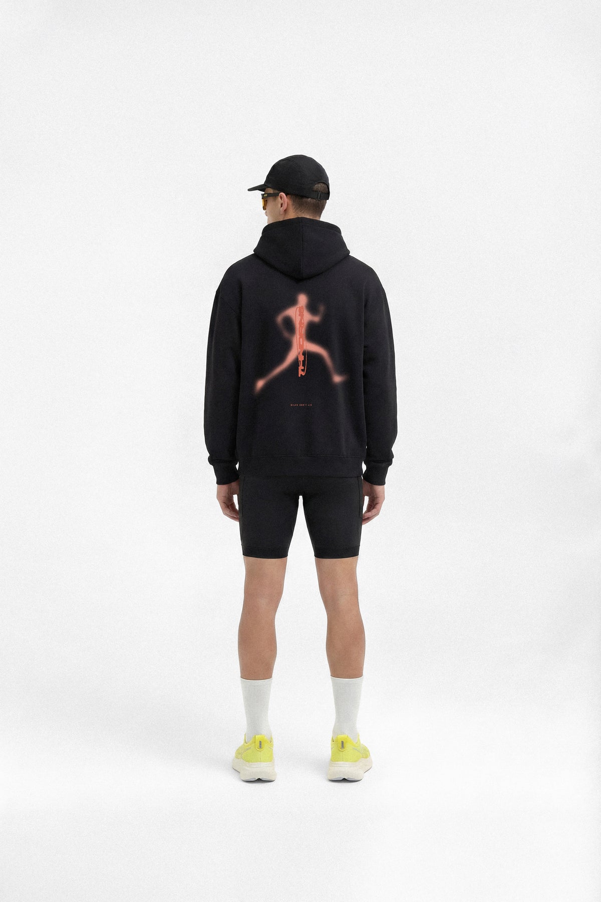 Vapor Pace Runner Oversize Hoodie - Black — Vue 4