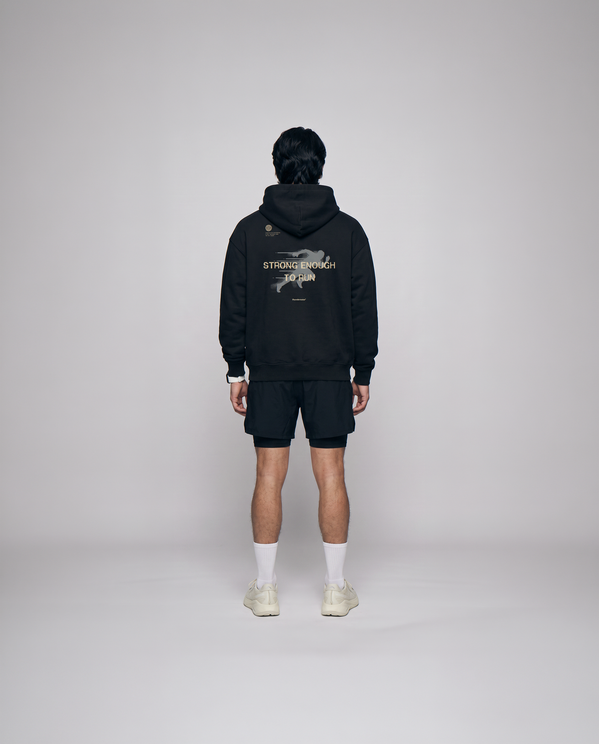 Model wearing the Strong Enough to Run oversize hoodie in black — back view with the STRONG ENOUGH TO RUN halftone runner print — Ansicht 3