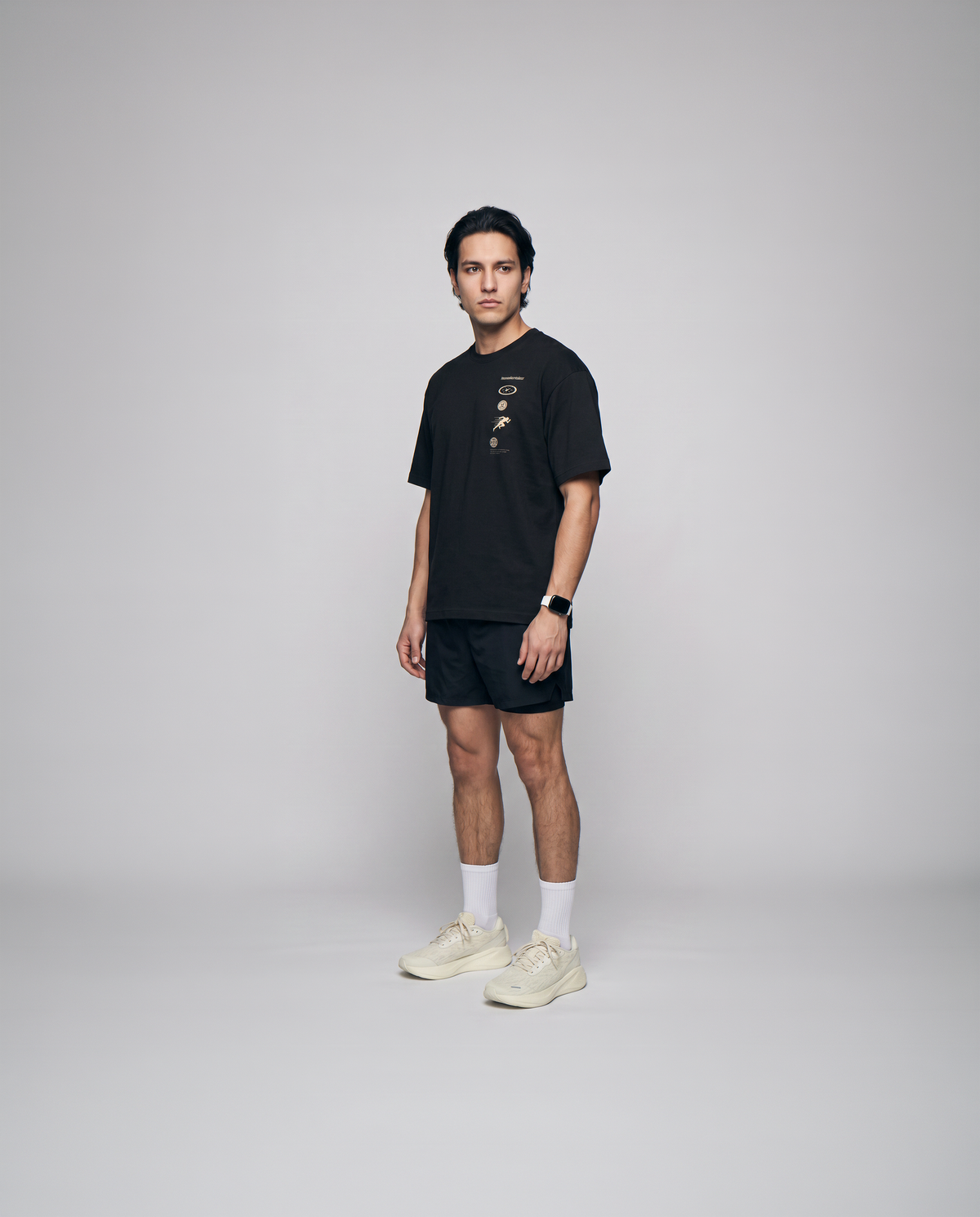 Model wearing the Strong Enough to Run oversize t-shirt in black — three-quarter view showing the oversize fit — Ansicht 2