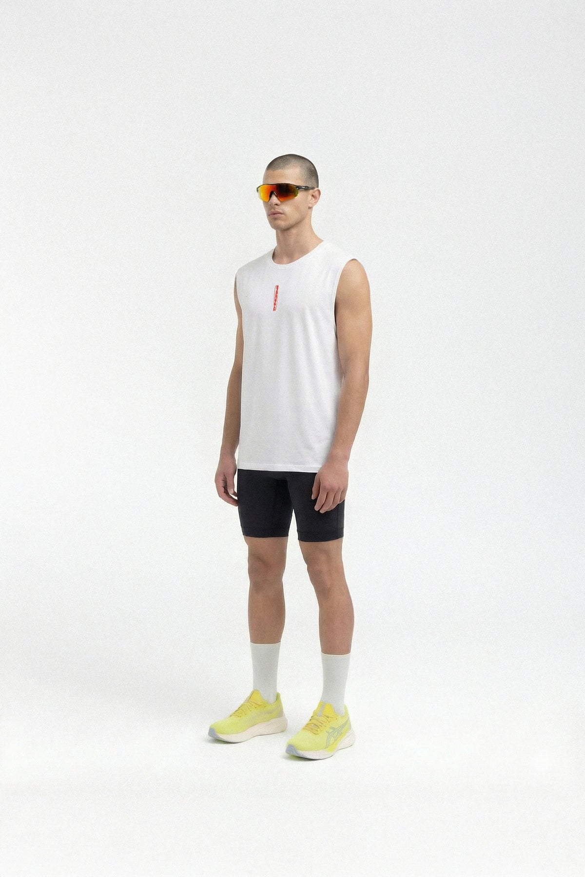 Vapor Pace Runner Tank Top - White — Vista 3