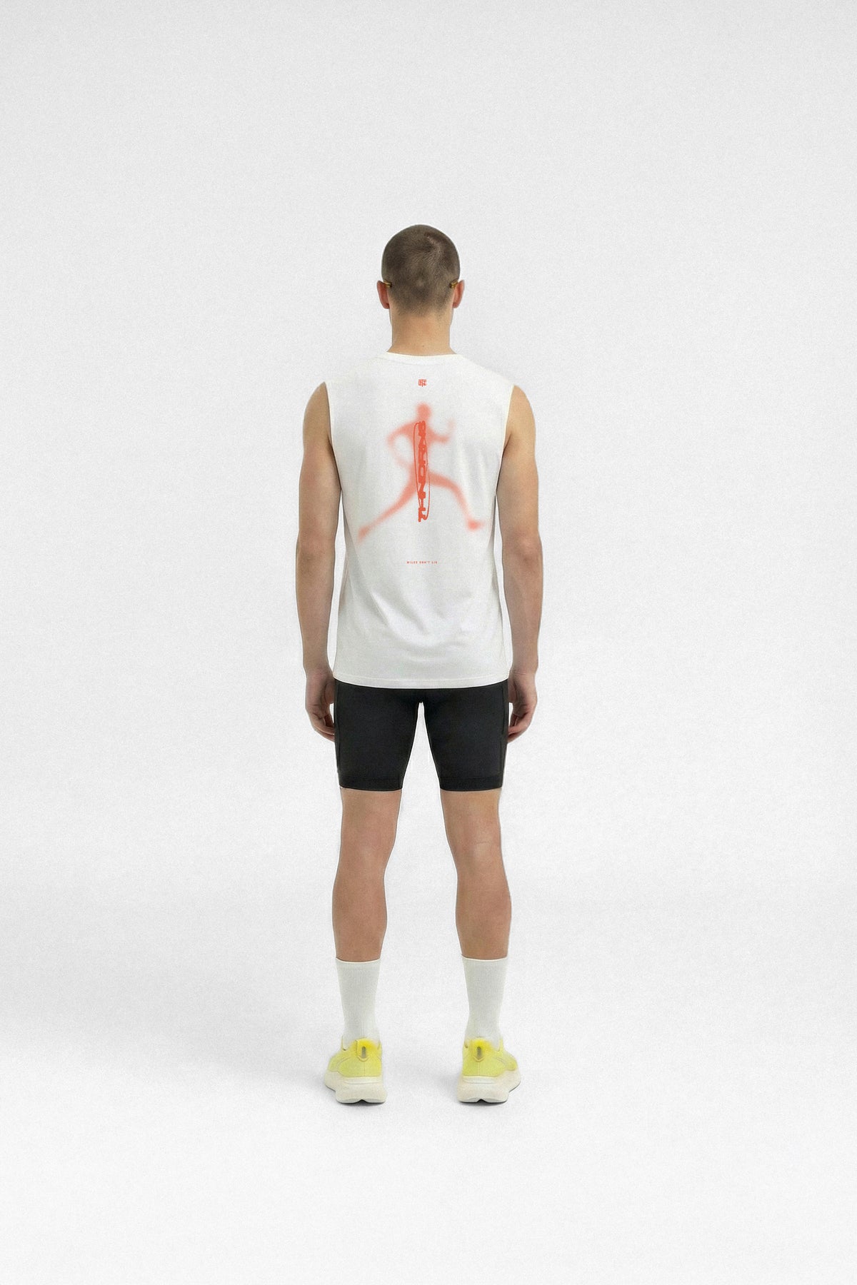 Vapor Pace Runner Tank Top - White — Vista 4