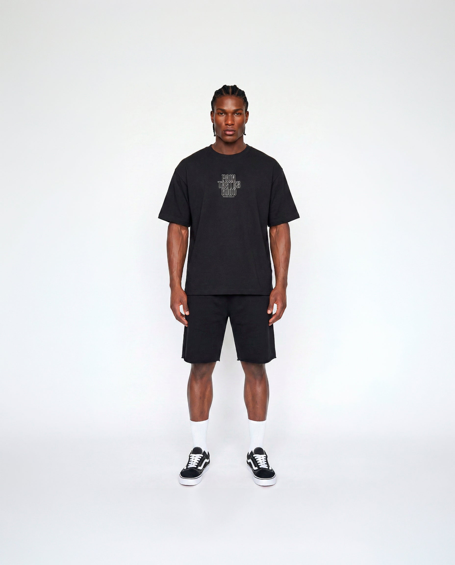 Pain Tastes Good Oversize T-shirt Black - Model Front
