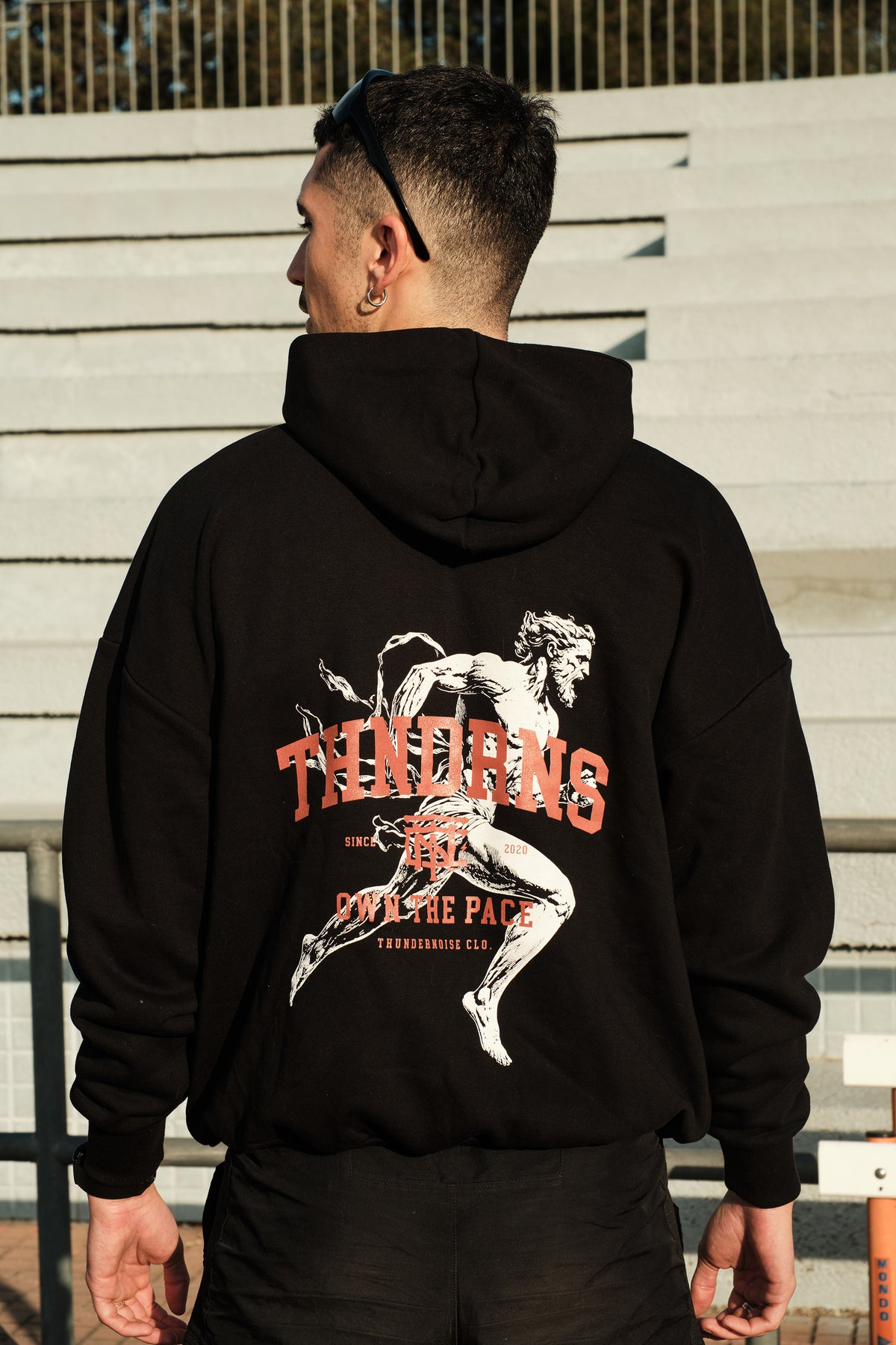 Legacy Runner Zip Hoodie — Vista 2
