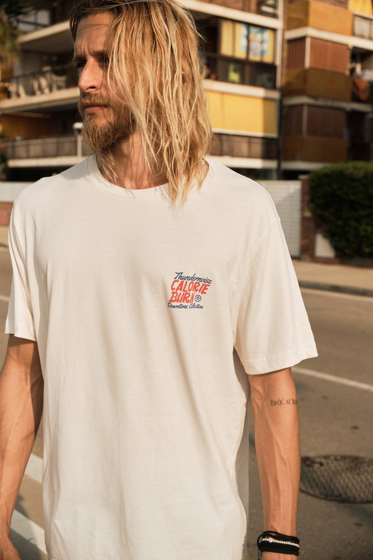 Calorie Burn - Relaxed T-Shirt - Off White — Vista 3
