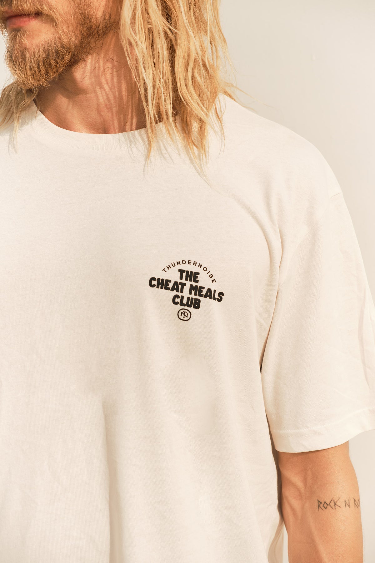 Deadlift Donuts T-Shirt — Vista 3
