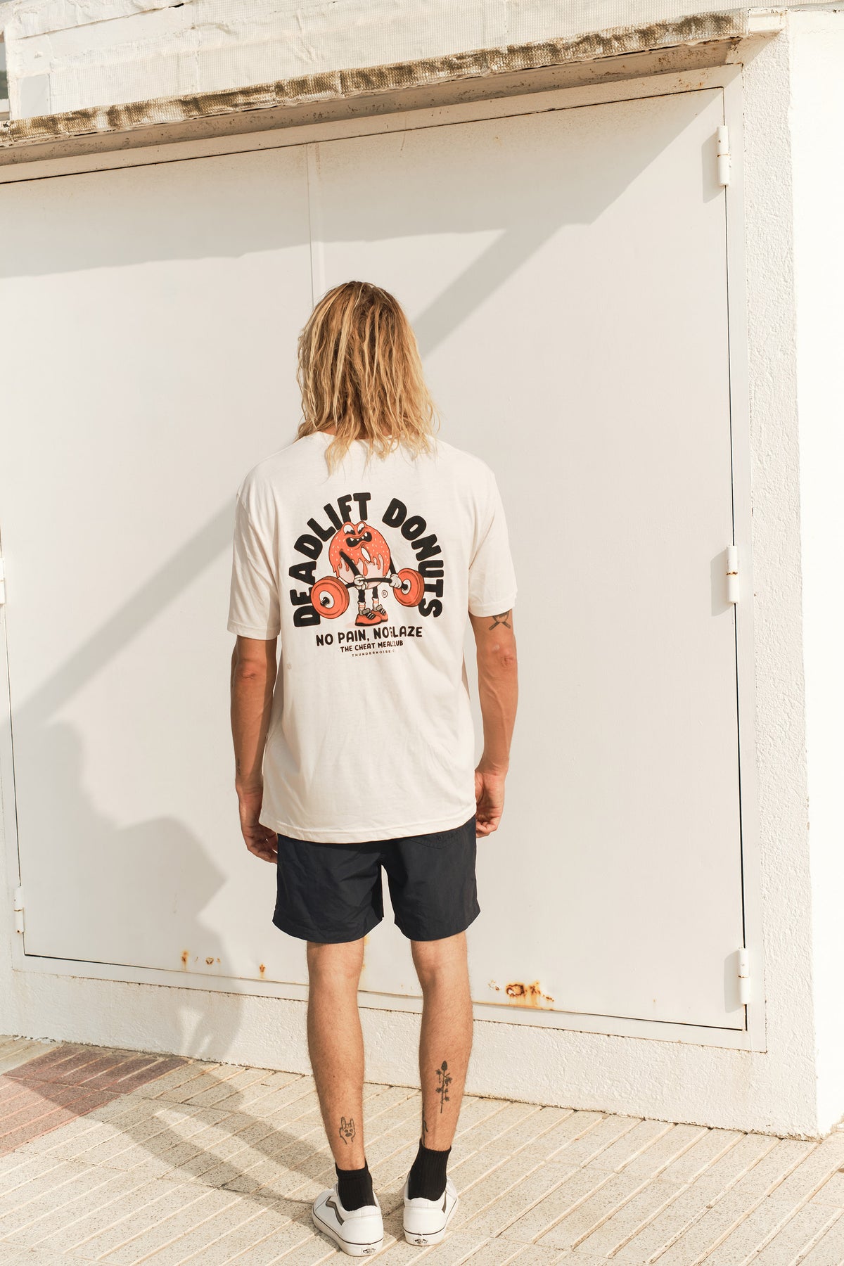 Deadlift Donuts T-Shirt — Vista 6
