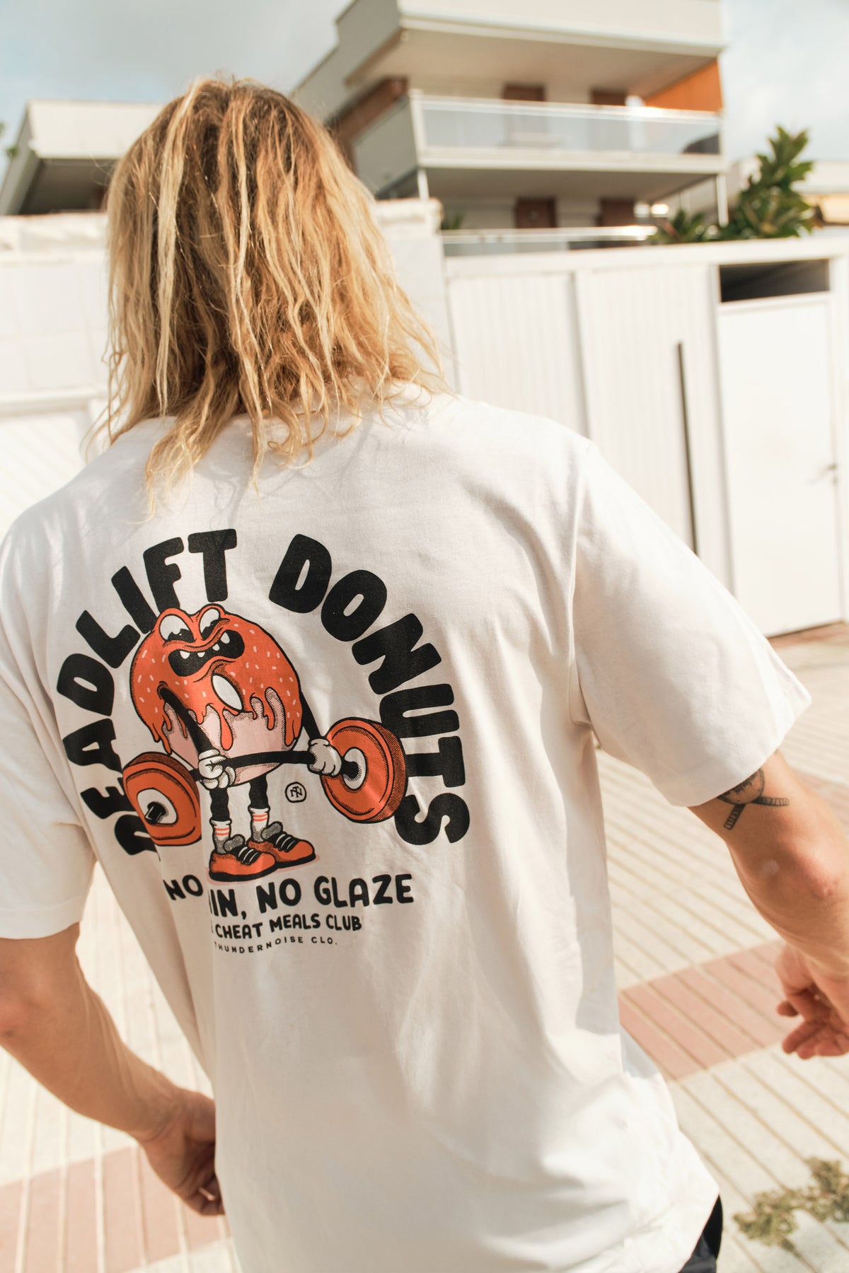 Deadlift Donuts T-Shirt — Vista 4
