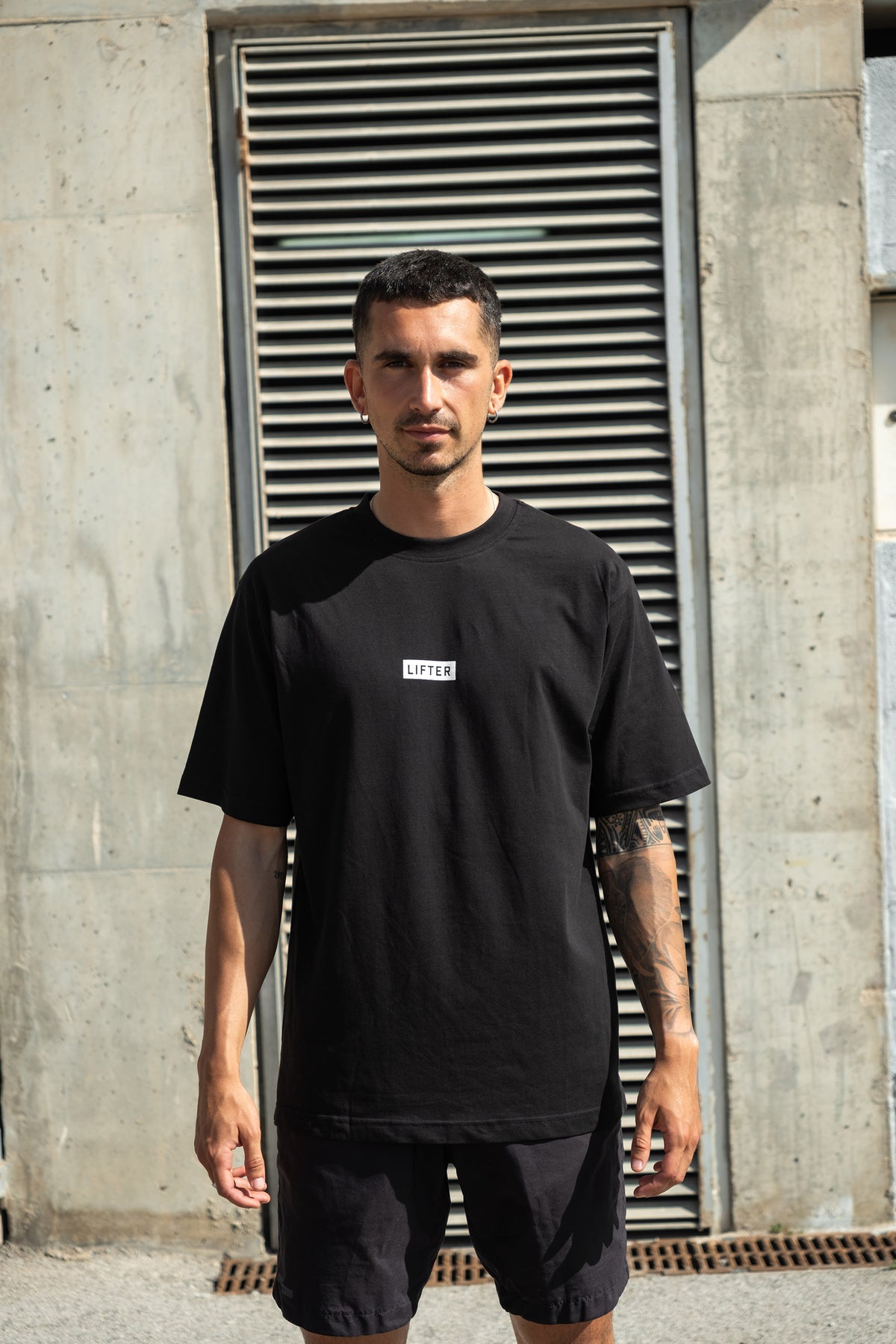 Lifter - Relaxed T-Shirt - Black — Vista 3
