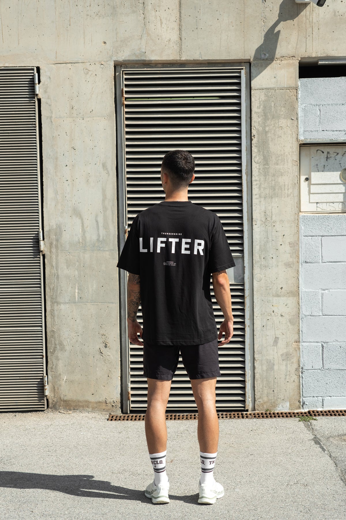 Lifter - Relaxed T-Shirt - Black — Vista 6
