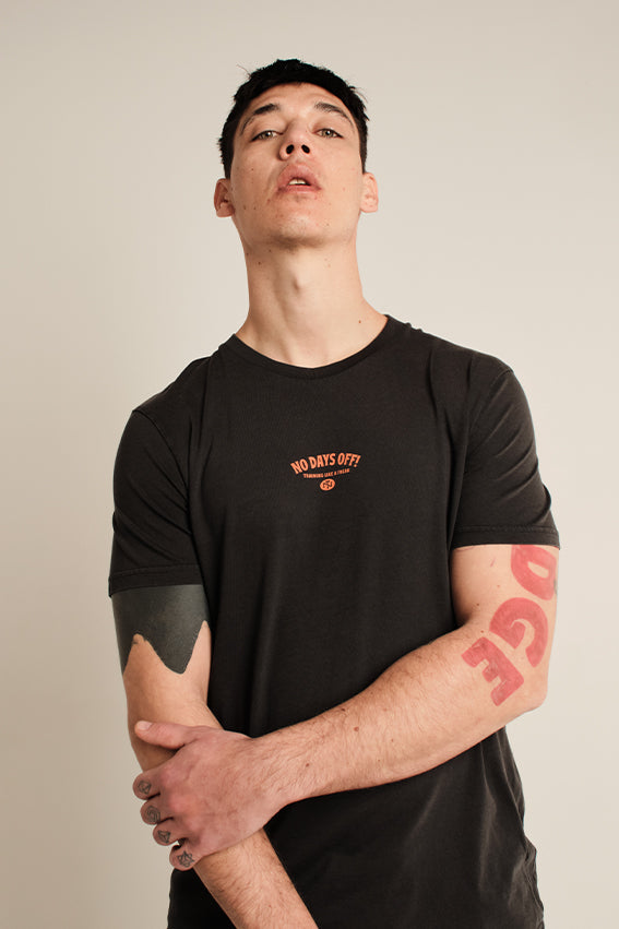 No Days Off - T-Shirt - Washed Black — Vista 5
