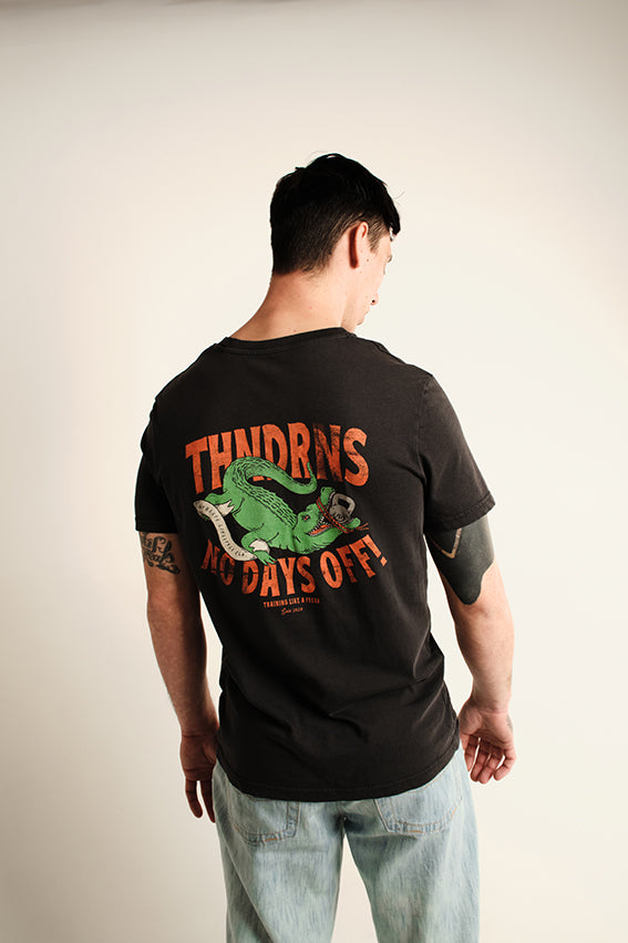 No Days Off - T-Shirt - Washed Black — Vista 3
