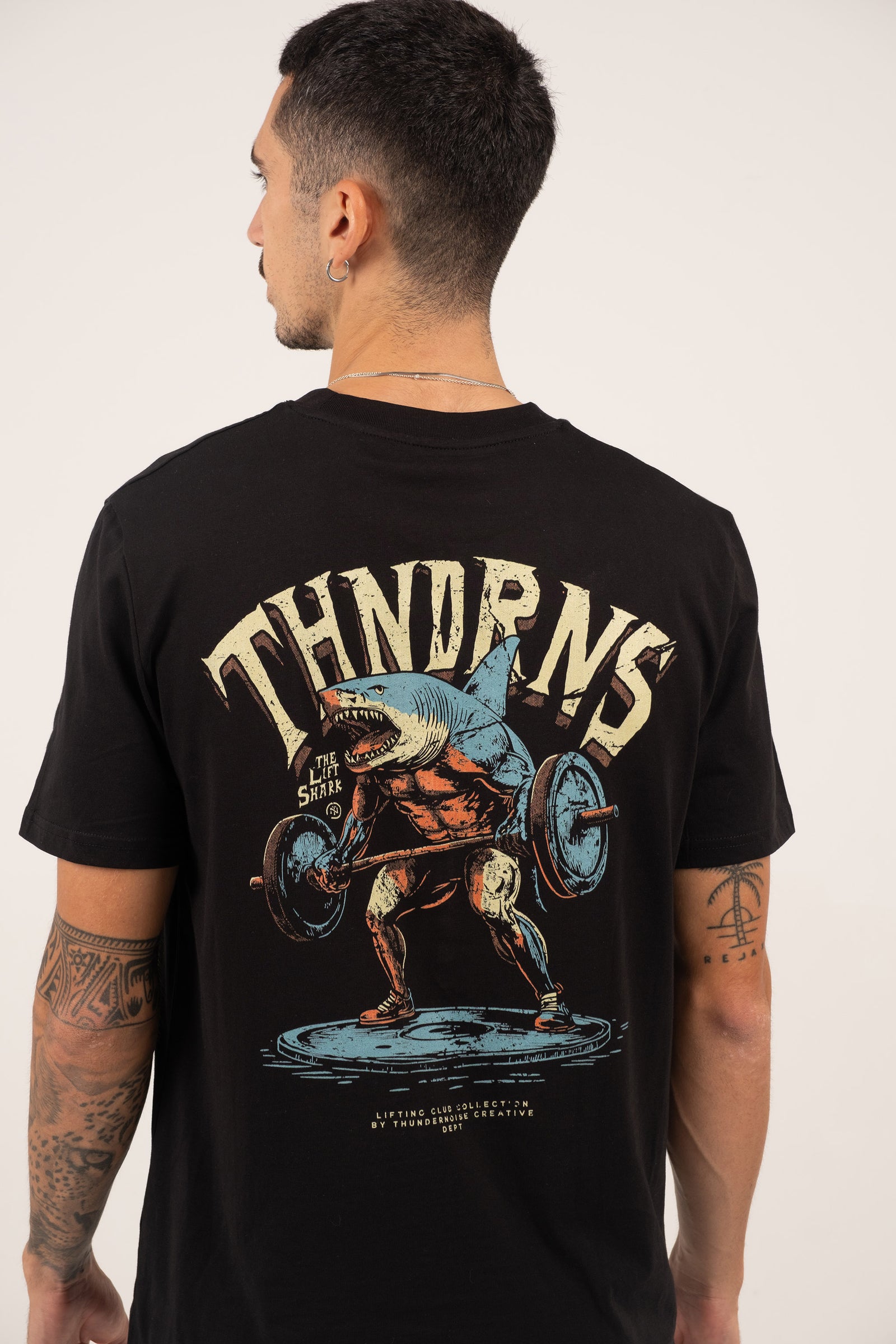 Lift Shark T-Shirt — Vista 2
