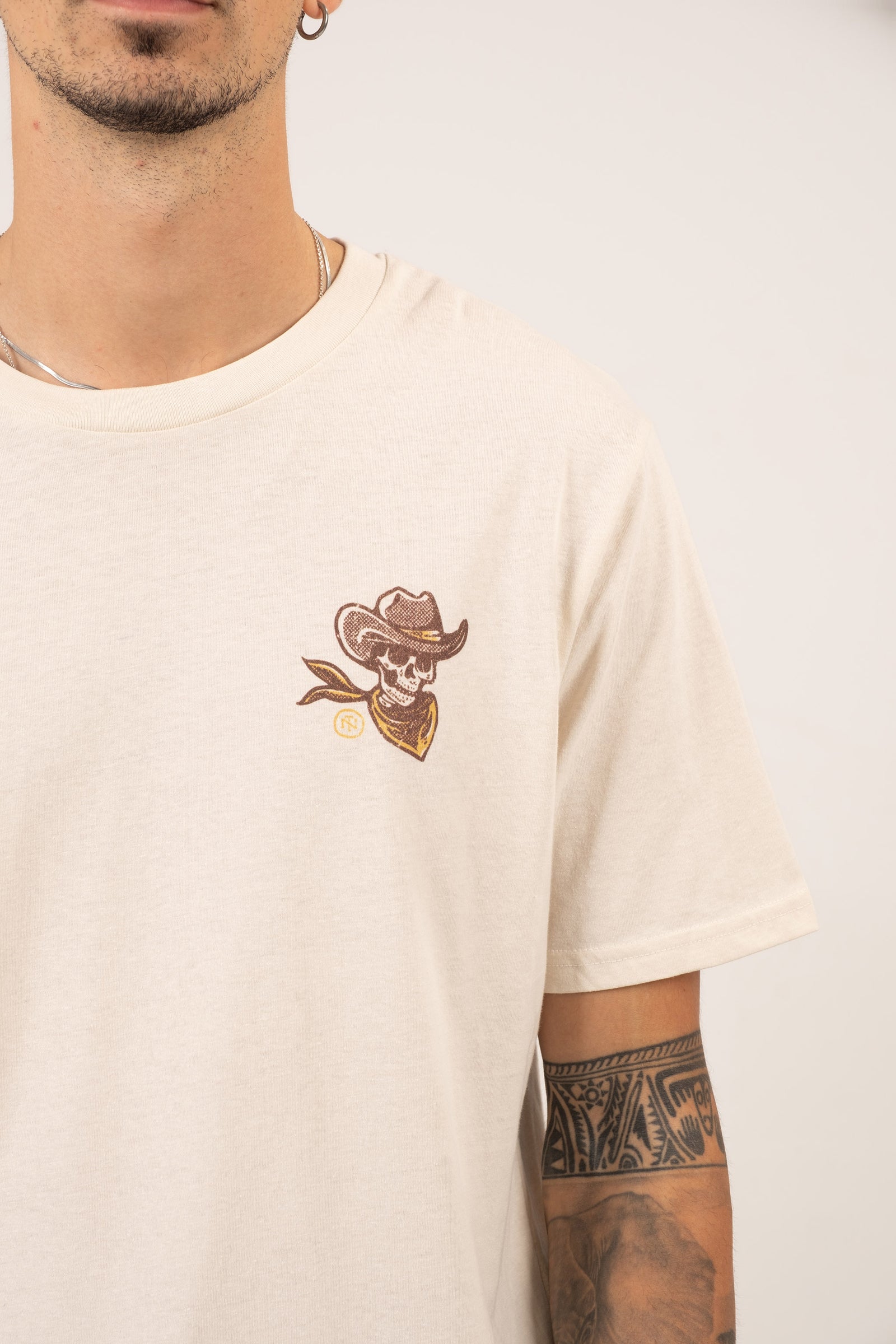 Endurance in Motion T-Shirt — Vista 3
