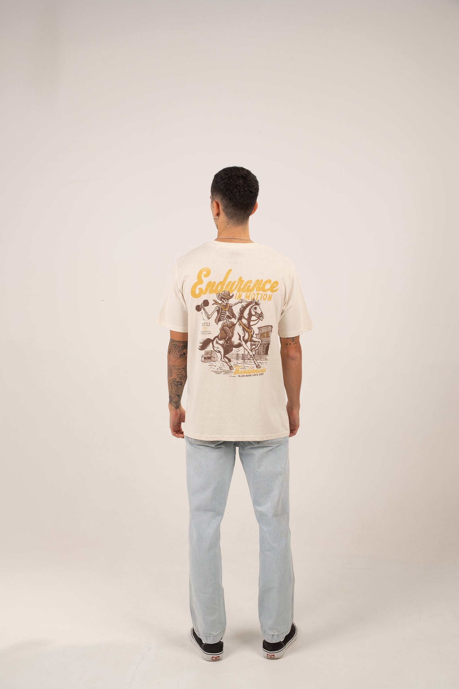 Endurance in Motion T-Shirt — Vista 5
