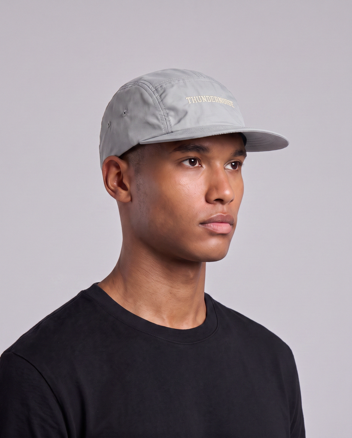 Thundernoise Nylon Ripstop Cap Light Grey - Model Three Quarter — Vue 3
