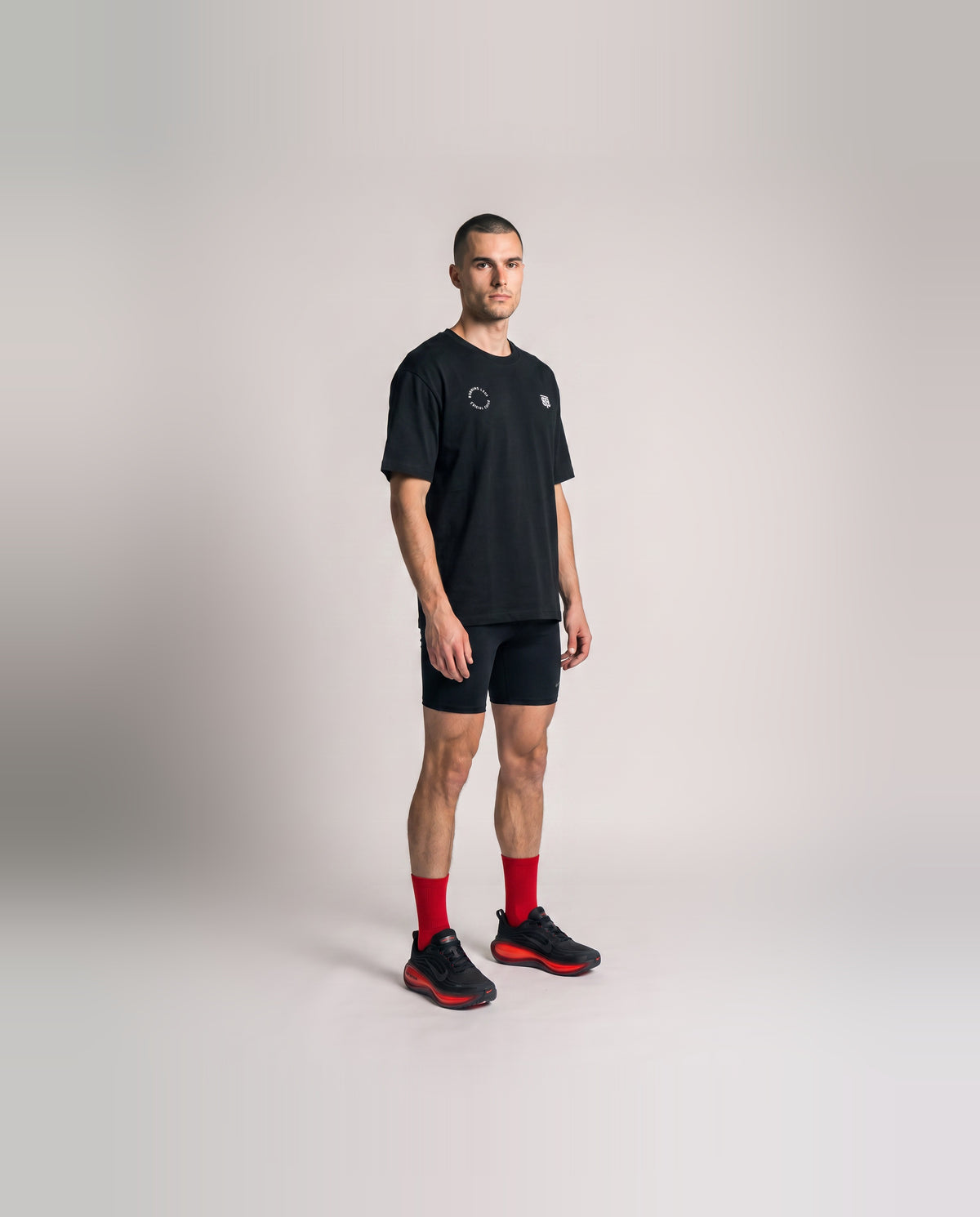Burning Legs Social Club Oversize T-Shirt Black — model three quarter — Vista 3
