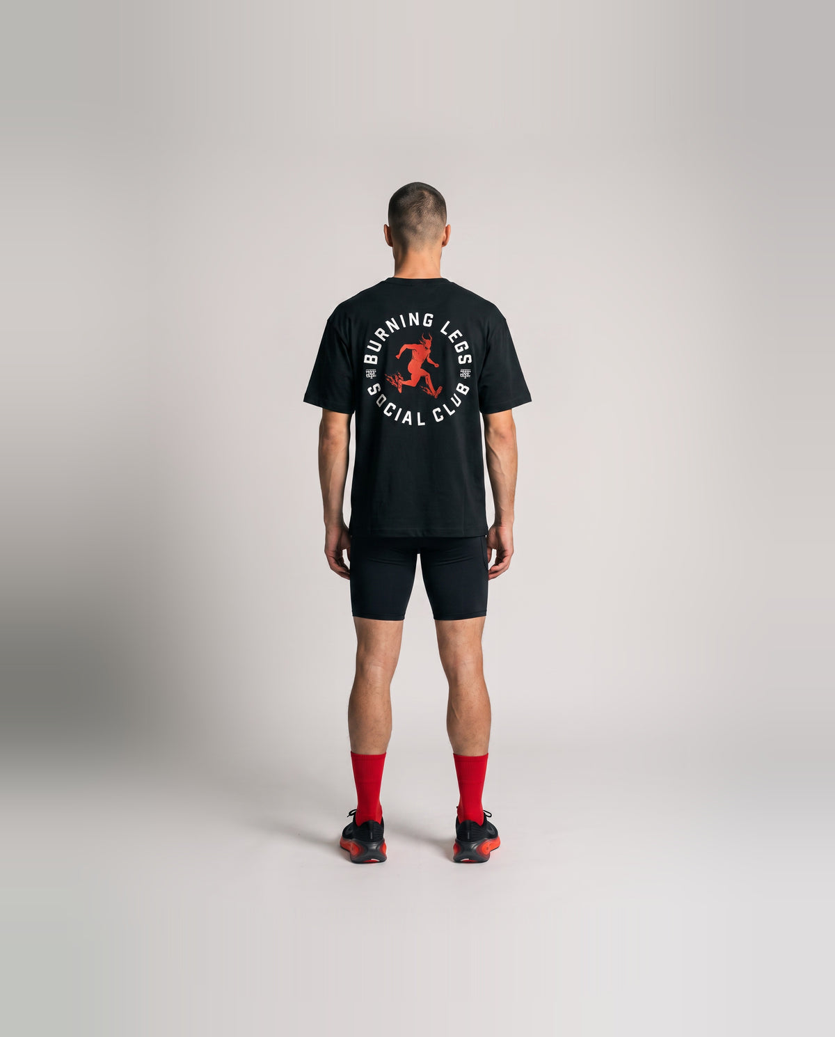 Burning Legs Social Club Oversize T-Shirt Black — model back — Vista 4
