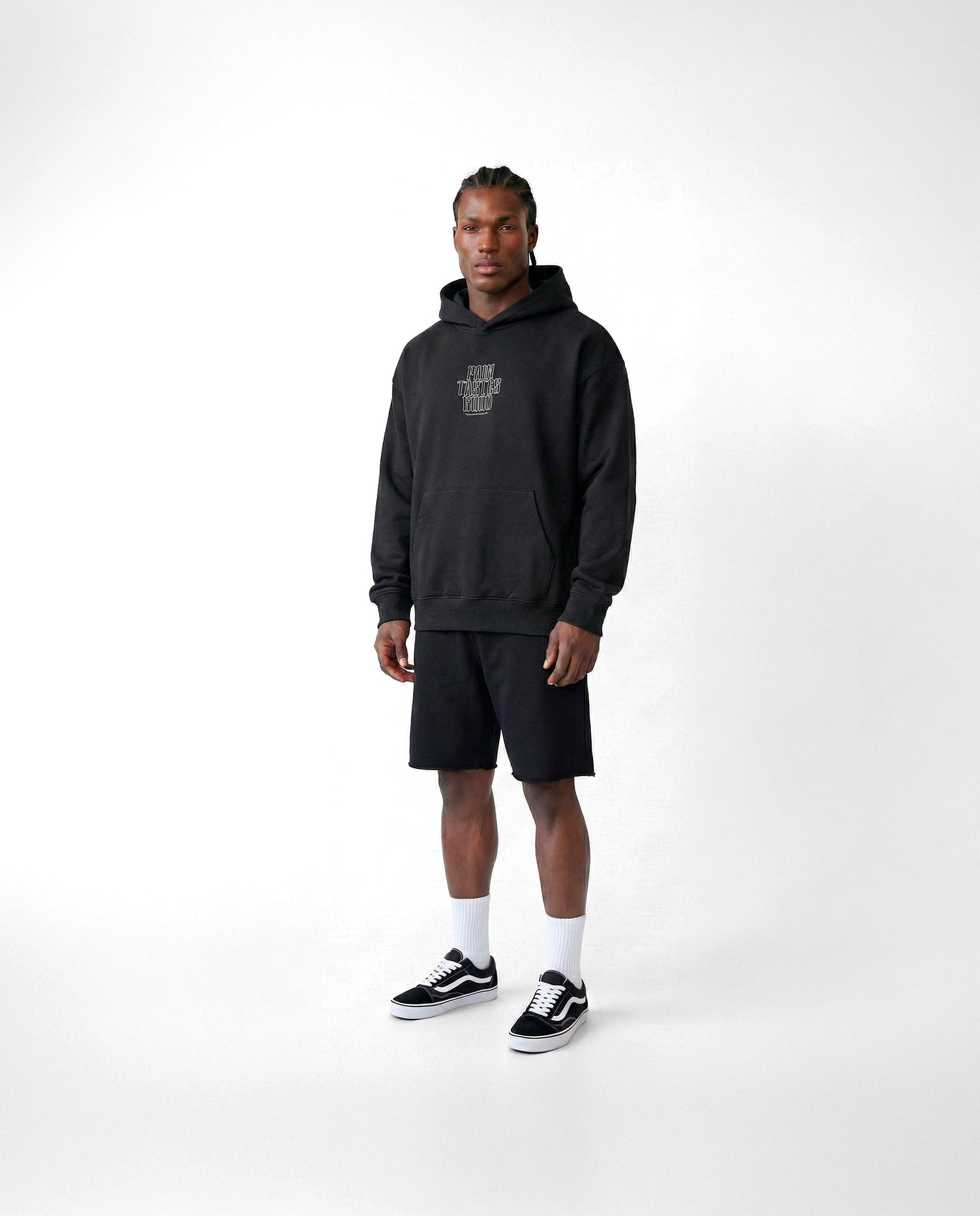 Pain Tastes Good Oversize Hoodie Black - Model 3/4 — Vista 2
