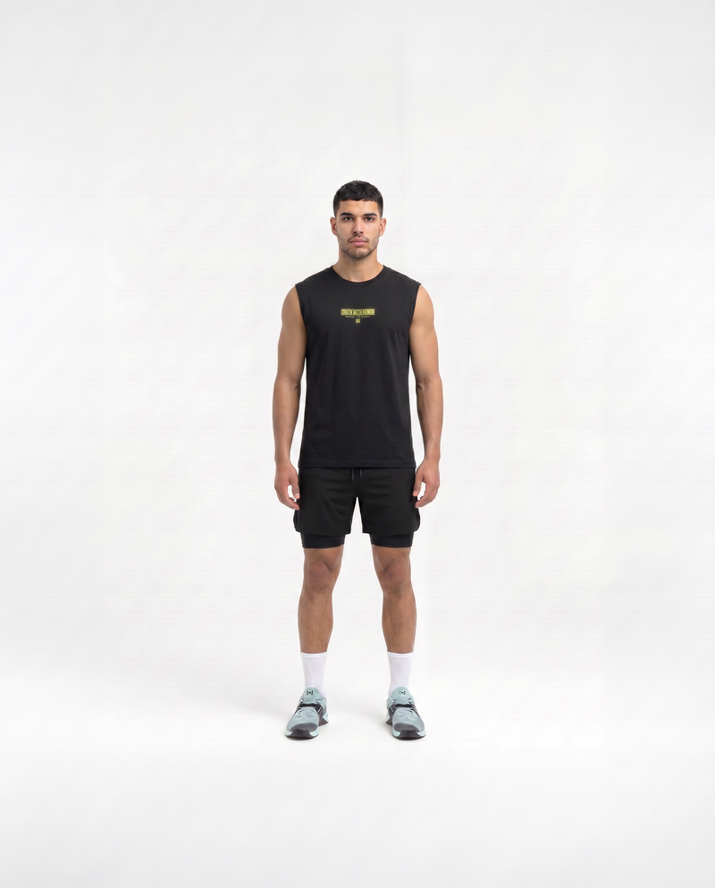 Train With Honor Tank Top - Black - Modell