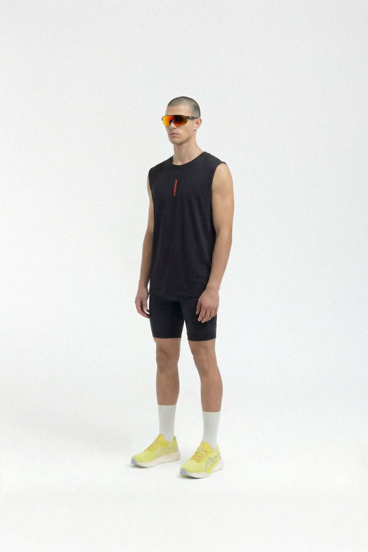 Vapor Pace Runner Tank Top - Black — Vista 3
