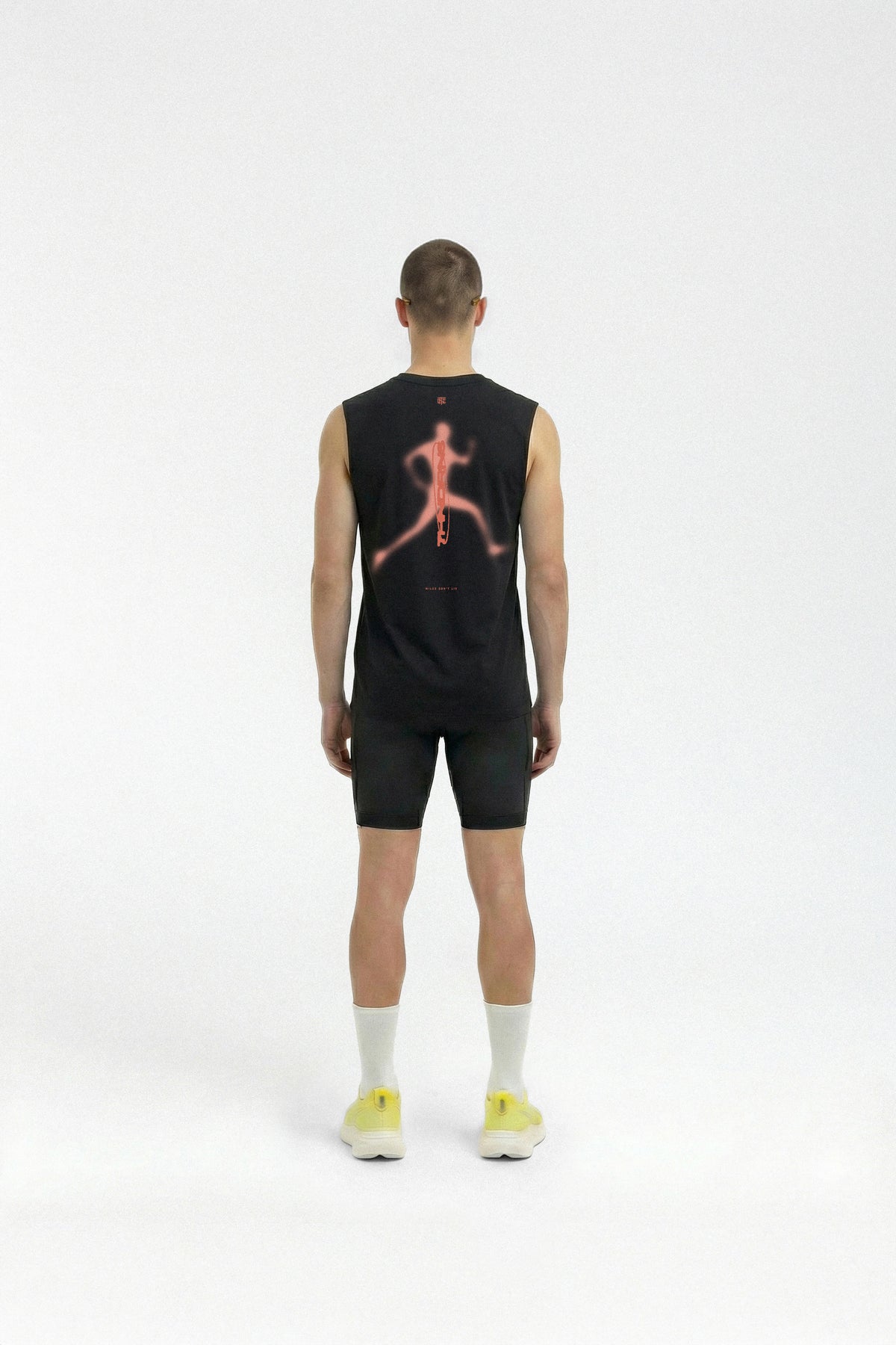 Vapor Pace Runner Tank Top - Black — Vista 4
