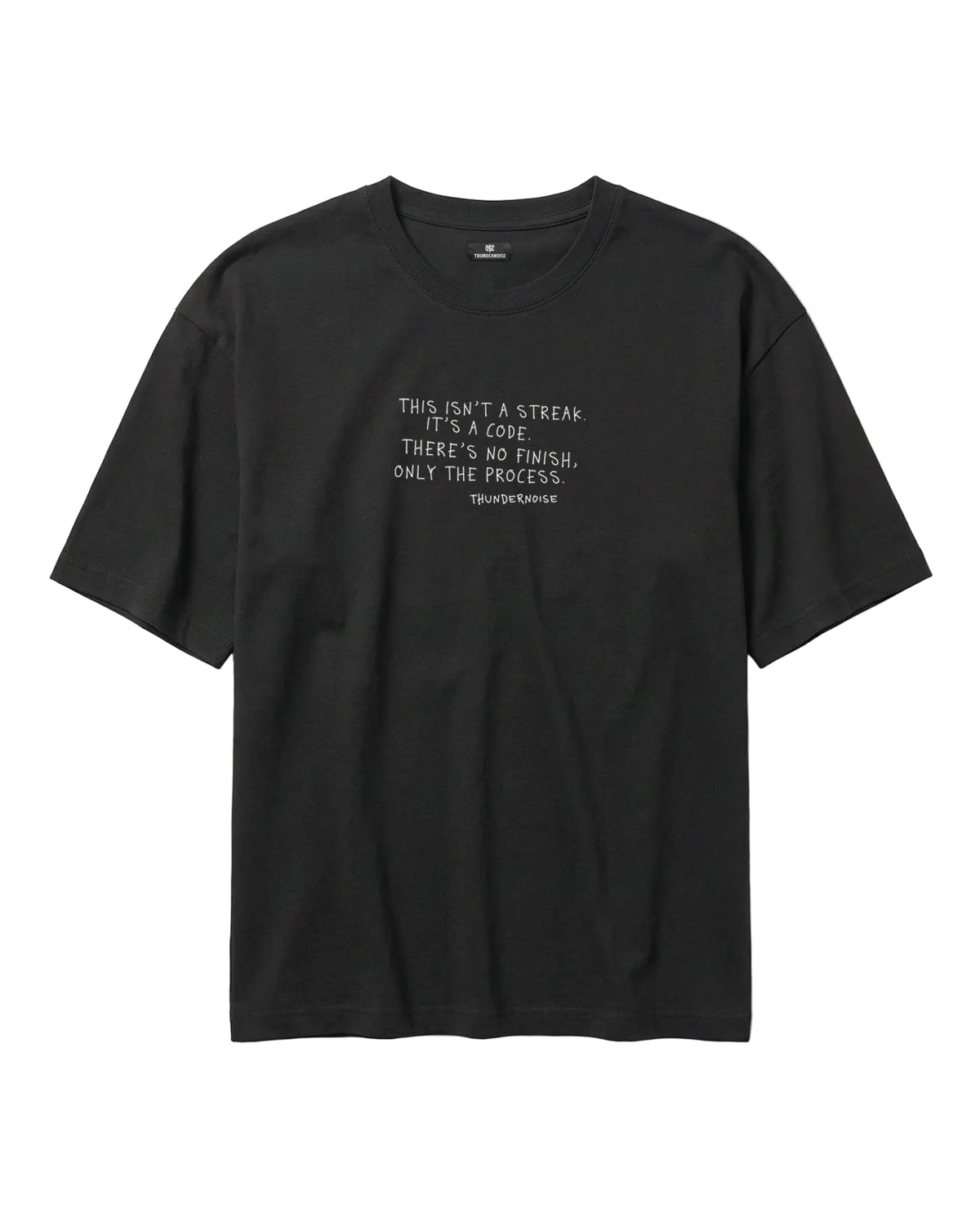 Sisyphus Relaxed Tee Black - Mockup Front — Vista 3
