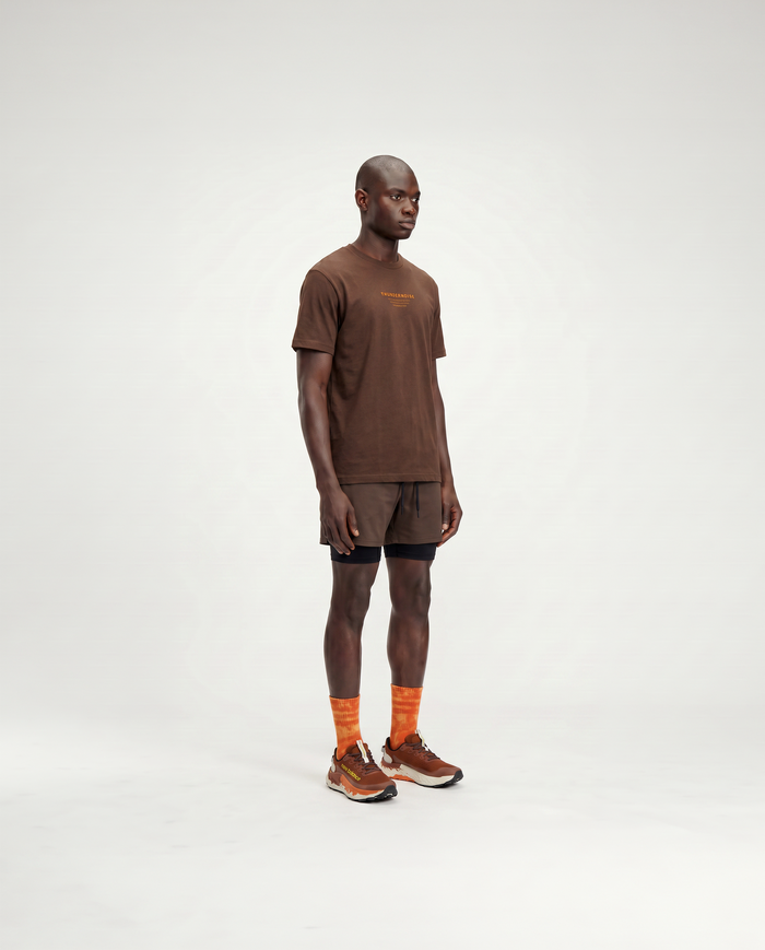 Count Reps Regular T-shirt Dark Brown - Model Side