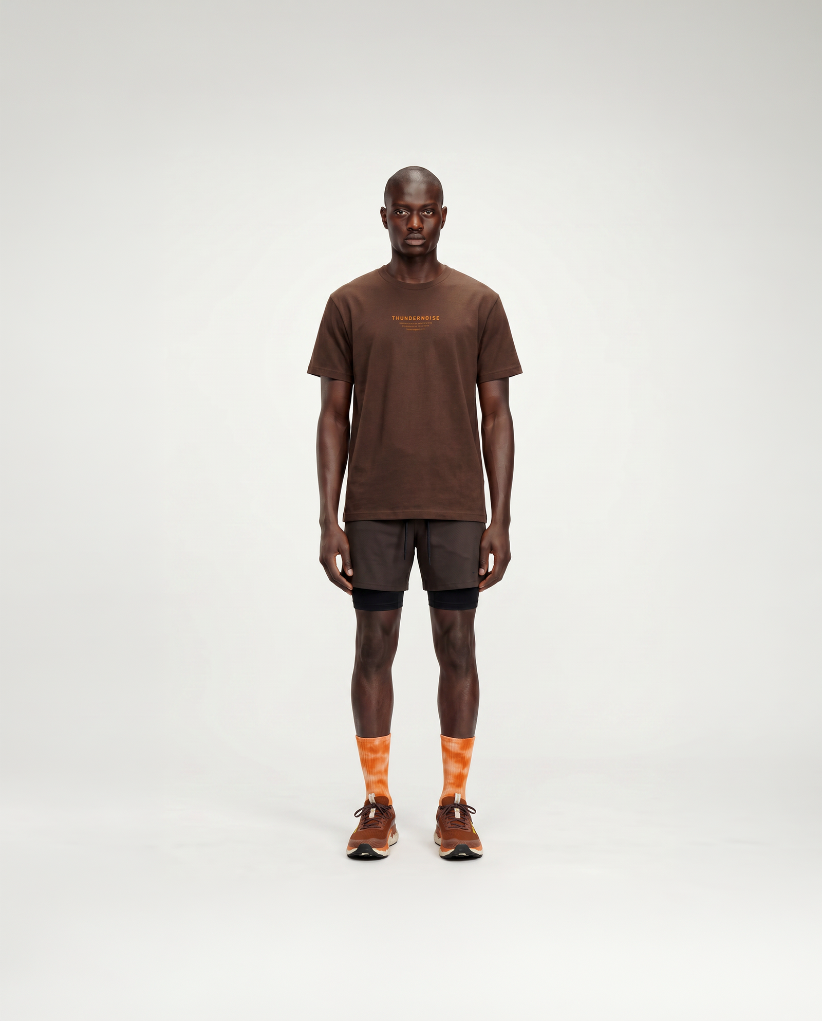Count Reps Regular T-shirt Dark Brown - Model Front — Vista 5
