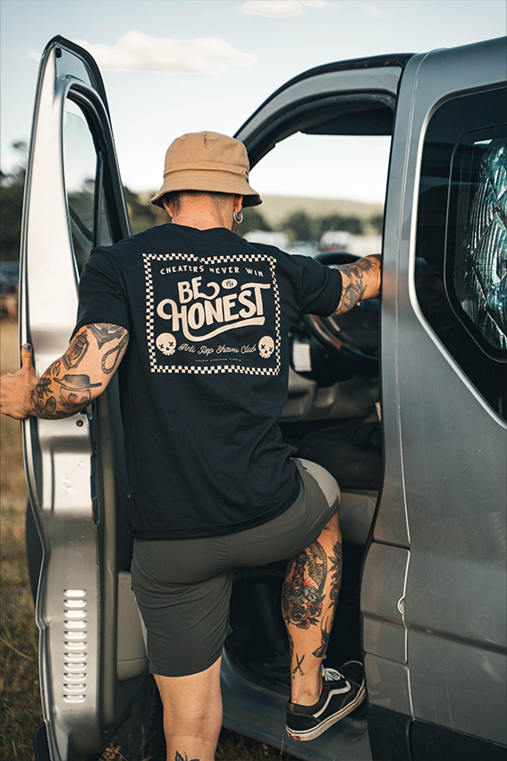 Cheaters Never Win, Be Honest T-shirt - Black — View 4
