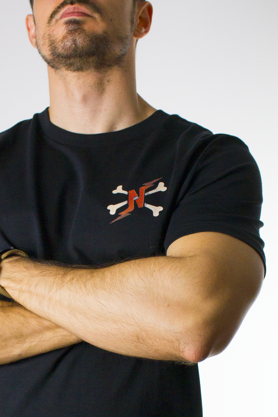 Love Hurts - T-Shirt - Black — Vista 4
