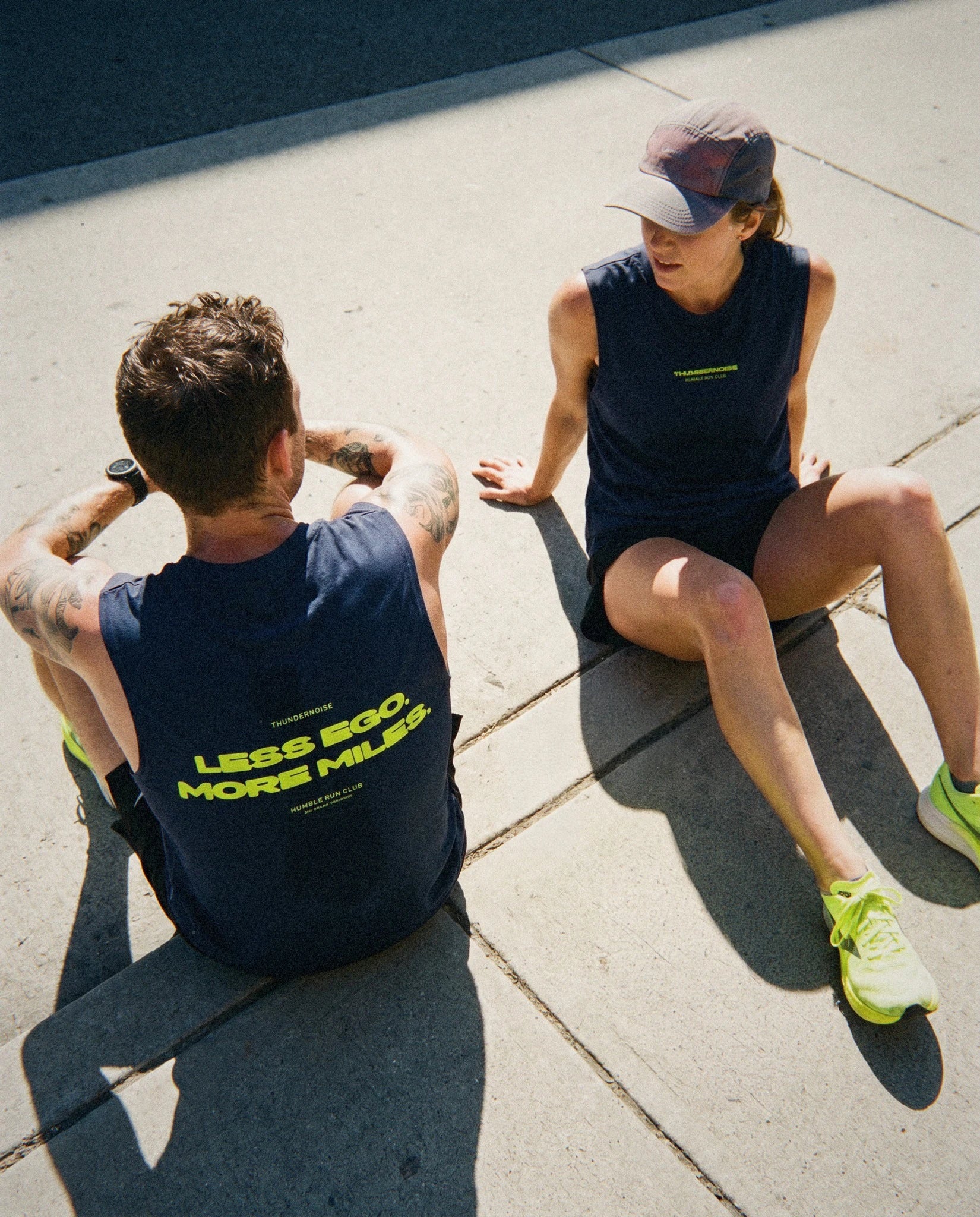 Deux coureurs se reposent après une sortie en Thundernoise